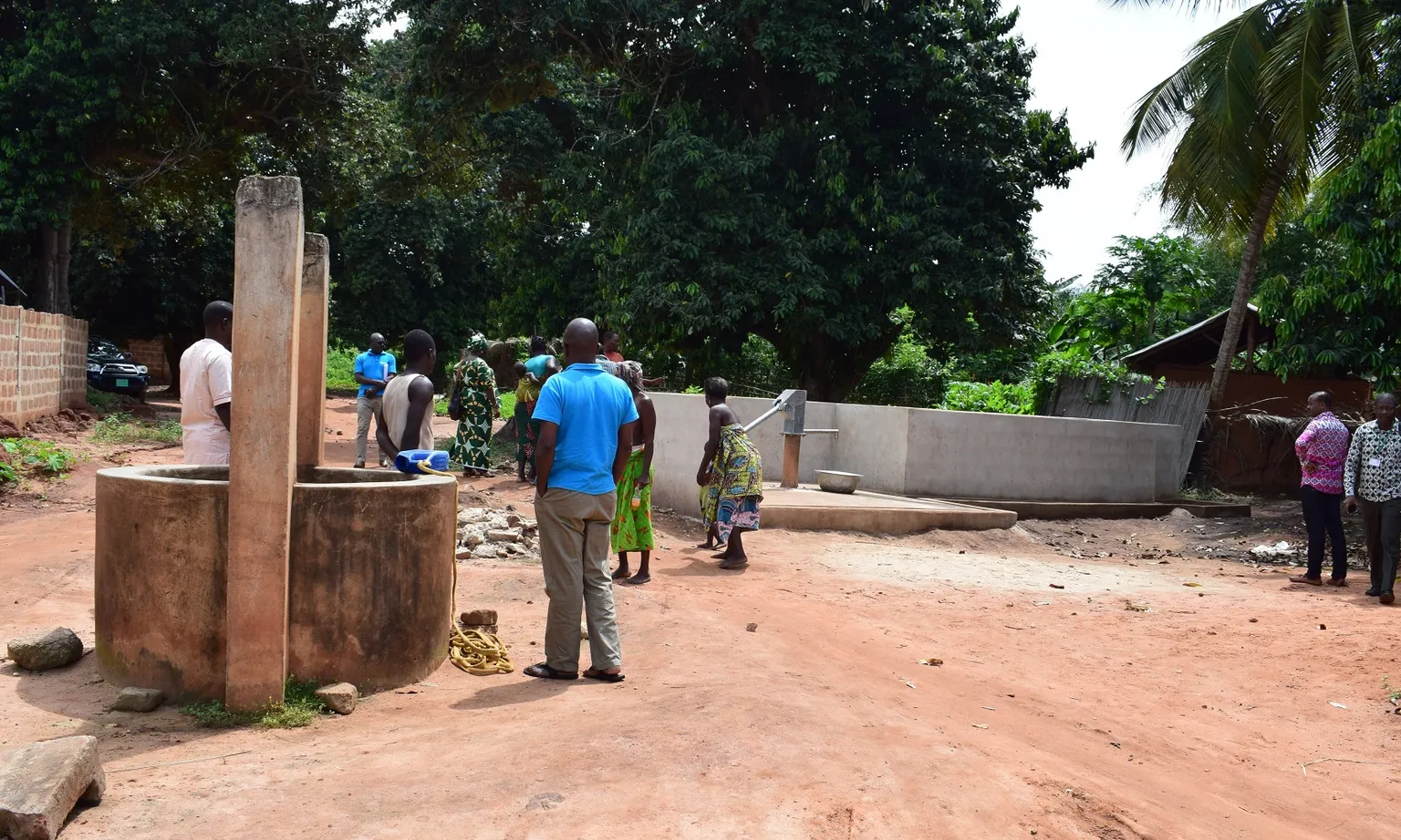 Improved water facility delivered on right to replace non-functional borehole (SNV/Oxfam)