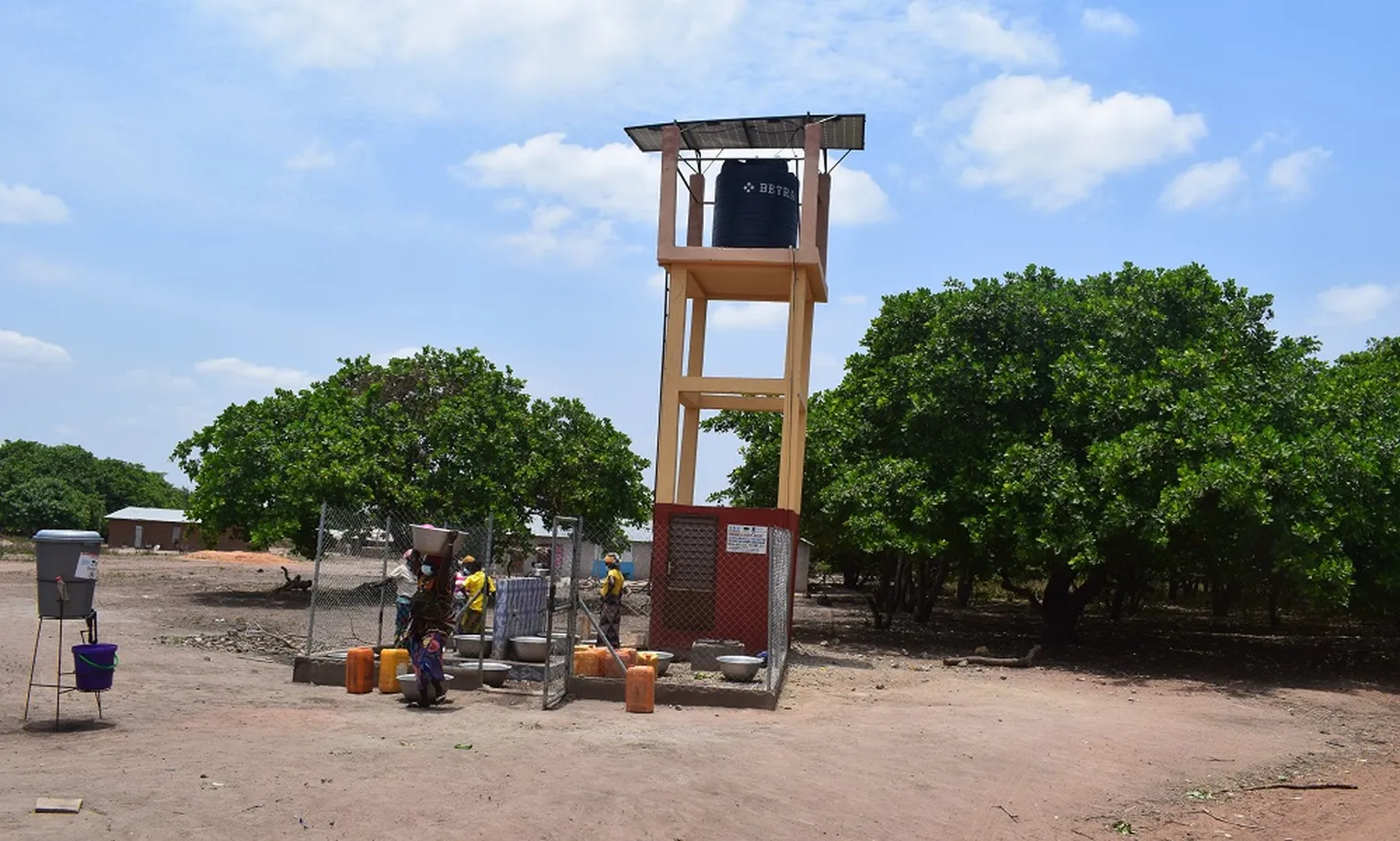 Solar-powered water station by AProDESE-ONG in Nassi, Municipality of Pèrèrè with perimeter protection against pollutants, e. g., pesticides, animal, and household waste