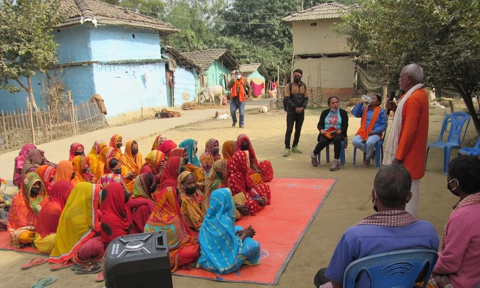 Member of model WASH Tole in Chandranagar address community on benefits of good water and sanitation (Photo: SNV/Madan Barma/RWUA)